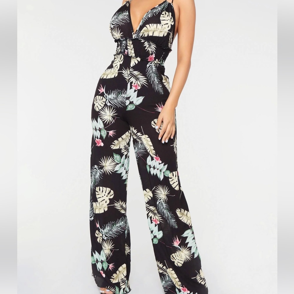 FASHION Nova. Tropical jumpsuit. Size small.
